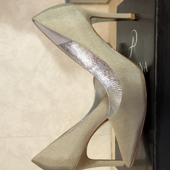 high heel shoe Adrianna Papell shiny oat color 7.5 - Picture 3 of 4